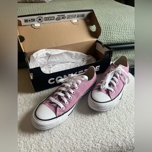 Mauve Low Top Converse Sneakers